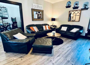 Downtown Home 10 Beds Sleeps 14 w Parking
